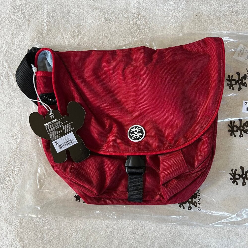 NWT vintage Crumpler (Australian) Quarfie messenger bag in red